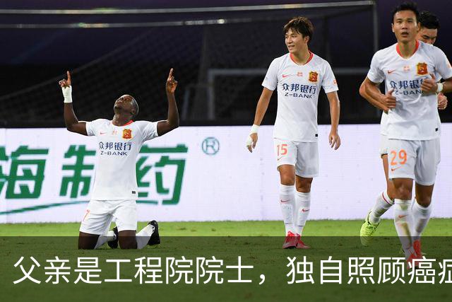 父亲是工程院院士，独自照顾癌症母亲，入职央视18年的他至今未婚